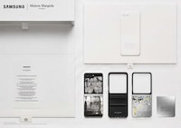 High-Fashion Flip Phones Image 3