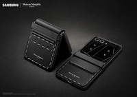 High-Fashion Flip Phones Image 4