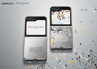 High-Fashion Flip Phones Image 7