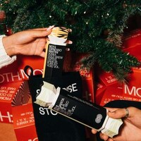 Festive Cocktail Crackers Image 1