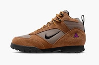 90s-Style Hiking Sneakers Image 1