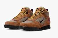 90s-Style Hiking Sneakers Image 2
