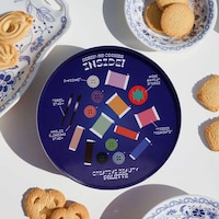 Cookie Tin Beauty Palettes Image 2