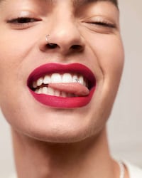 Weightless Matte Lipsticks Image 4