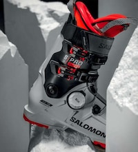 Intuitive Fastening Ski Boots Image 3