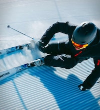 Intuitive Fastening Ski Boots Image 6