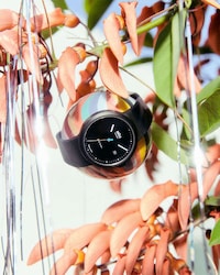 Ultra-Minimalist Collaboration Timepieces Image 4