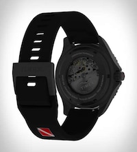 Accessible Aquatic Diver Timepieces Image 4