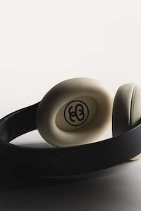 Sleek Nostalgia-Influenced Headphones Image 1