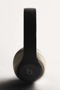 Sleek Nostalgia-Influenced Headphones Image 2