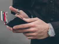Worldwide Tracking Wallets Image 3