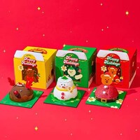 Snowman-Shaped Holiday Cakes Image 1