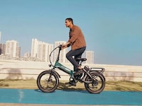 Smart Foldable E-Bikes Image 1
