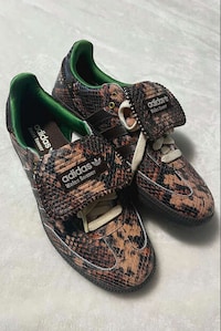 Stylish Snakeskin Sneakers Image 1