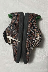 Stylish Snakeskin Sneakers Image 2