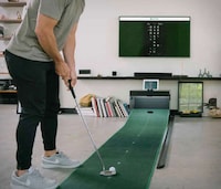 AI-Powered Indoor Golf Systems Image 1