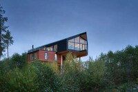 Suspended Off-Grid Treetop Homes Image 2