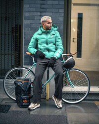 Extremely Fast Sneaker Deliveries Image 4