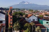 Thin-Structured Indonesian Hotels Image 1