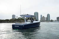 Luxurious Recreational Electric Boats Image 1