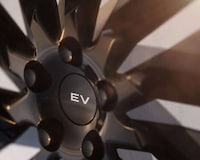 Trailblazing Luxury Electric SUVs Image 4