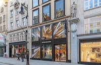 Immersive Flagship Tech Stores Image 1