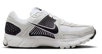 Contrasting Minimal Lifestyle Shoes Image 2