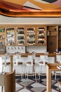 Intimate Warm Interior Restaurants Image 3