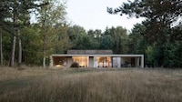Monolithic Sleek Summer Homes Image 2