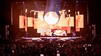 Inflatable-Orb Stage Set Designs Image 1