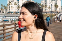 Professional Extended Use Earbuds Image 2