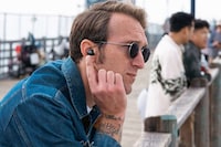 Professional Extended Use Earbuds Image 3
