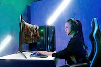 Curvaceous eSports PC Peripherals Image 2