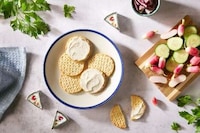 Spreadable Plant-Based Cream Cheese Image 1