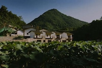 Farmland-Inspired Rural Hotel Cottages Image 2