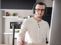 Hybrid Professional Wireless Headsets Image 3