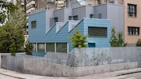 Social Network-Encouraging Homes
