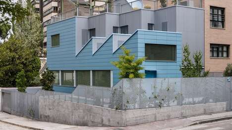 Social Network-Encouraging Homes