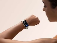 Rectangular AMOLED Smartwatches Image 1
