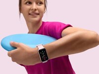 Rectangular AMOLED Smartwatches Image 4
