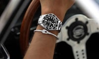 Minimalistic Metallic Timepieces Image 1