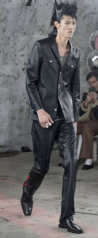 Dynamic Fall-Centric Fashion Shows Image 3