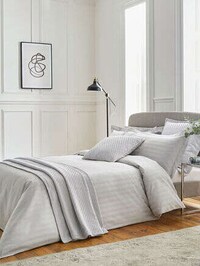 Luxurious Hotel Bed Linens