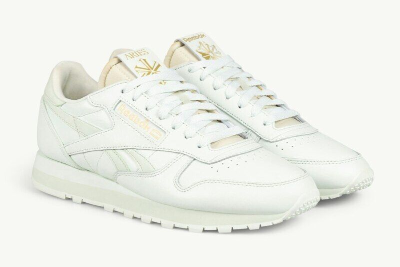 Metallic gold hotsell reebok classics