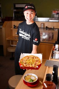 Ramen Noodle-Topped Pizzas Image 7