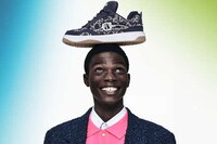 Chic Skater Style Sneakers Image 2