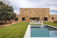 Cork-Clad Madrid Residences Image 1