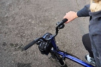 12-Speed Folding Bicycles Image 2