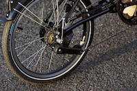 12-Speed Folding Bicycles Image 3