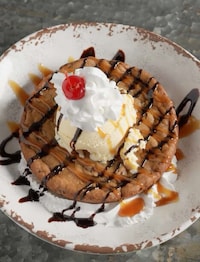 Deep Dish Cookie Sundaes Image 1